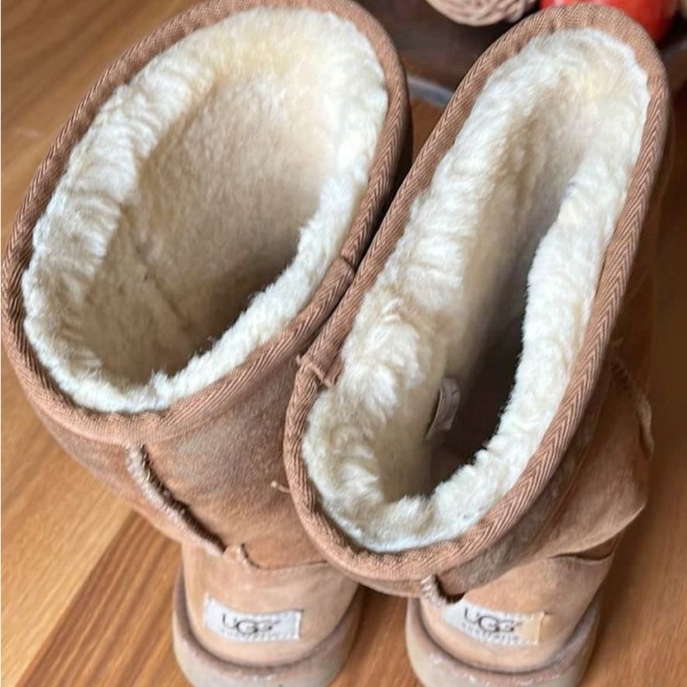 TALL UGGS - Picture 3 of 3